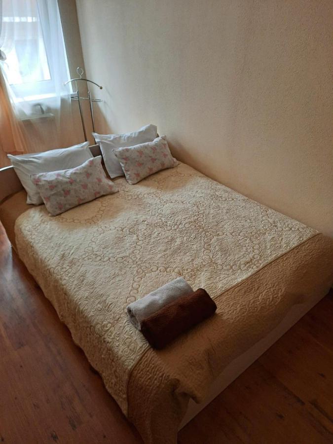 Apartment In The Historical City Center Chernivtsi Exterior photo