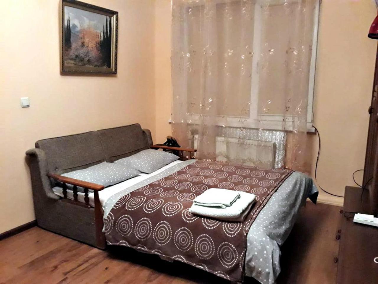 Apartment In The Historical City Center Chernivtsi Exterior photo